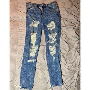 Ripped American Eagle Mom Jeans/Size 4
